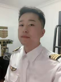 田野---目前的工作于東方航空物流公司現為飛行員