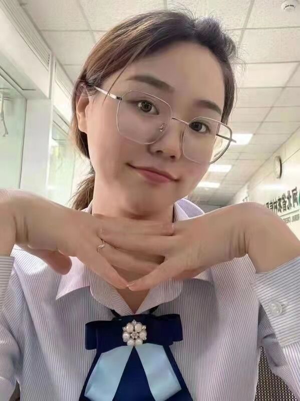 劉彤--- “優秀畢業生”、“優秀學生干部” 現就職于河北唐山遵化信用聯社。