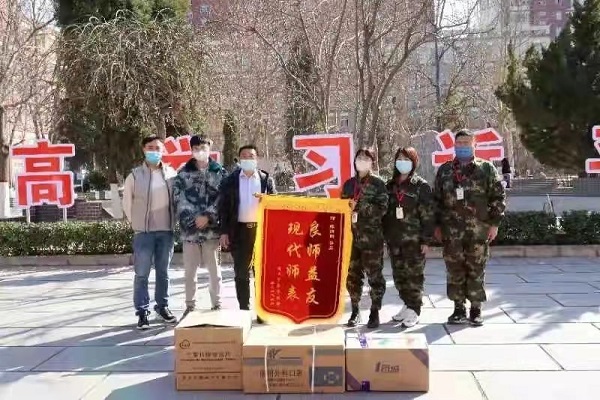 春暉遍澤桃李樹，碩果滿掛瓊瑤枝！