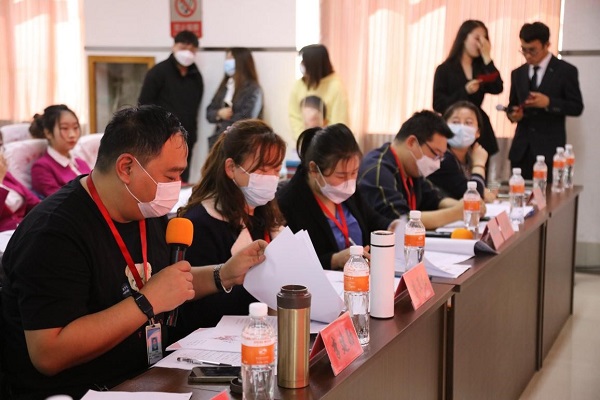 2022年3月26日14點，第十二屆全國大學生電子商務“創新、創意及創業”挑戰賽保定理工學院校賽決賽在一教211報告廳順利舉行。