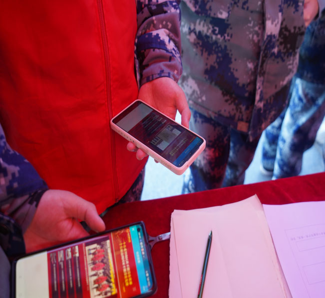 祭掃烈墓  順緬士安 ——保定理工學院清明節緬懷革命烈士