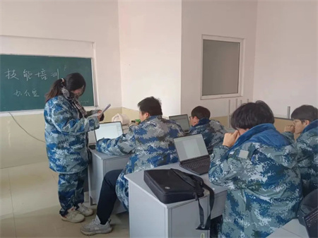 “技能拓展，激發潛能”——保定理工學院藝術學院開展十項技能培訓