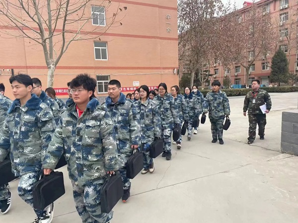 開(kāi)學(xué)第一天|管理學(xué)院|前程今勝昔·龍行啟新程