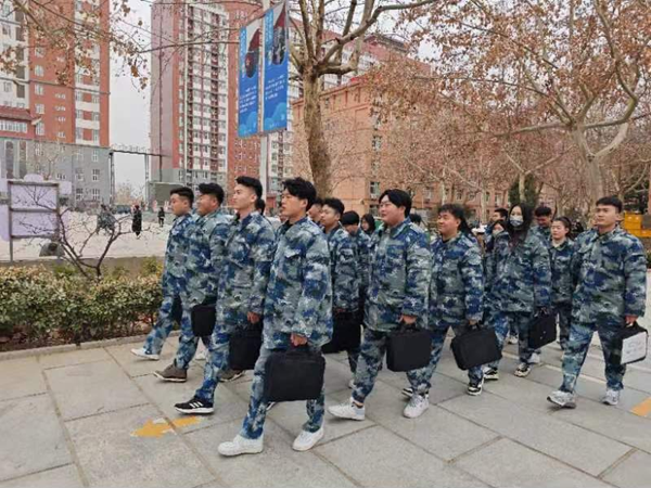 開(kāi)學(xué)第一天|管理學(xué)院|前程今勝昔·龍行啟新程