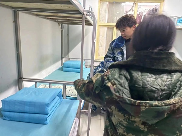 開(kāi)學(xué)第一天|管理學(xué)院|前程今勝昔·龍行啟新程