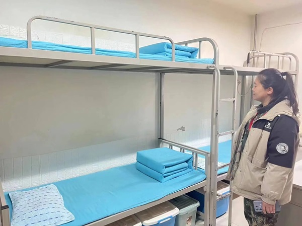 開(kāi)學(xué)第一天|管理學(xué)院|前程今勝昔·龍行啟新程