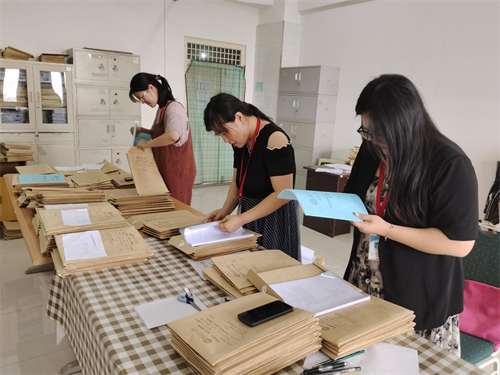 外國語學院開展畢業論文資料整改歸檔工作