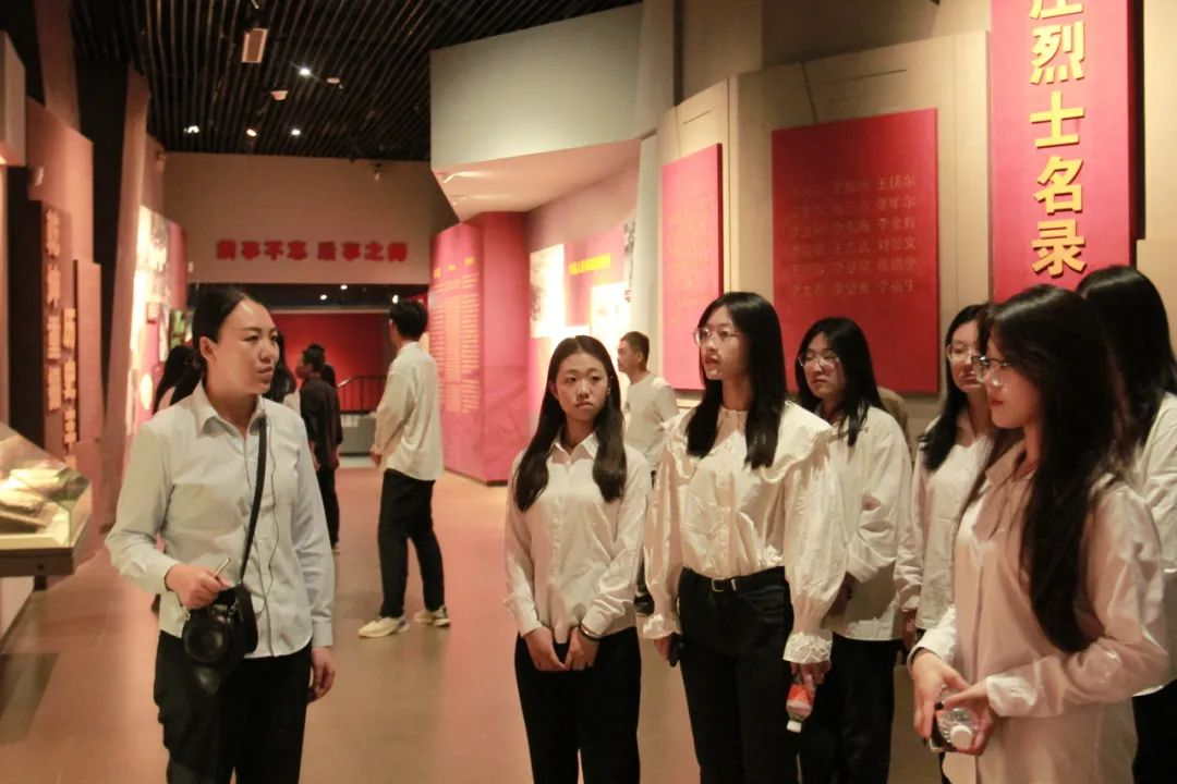 保定理工學院信息科學與工程學院 前往冉莊地道戰紀念館開展牌儀式