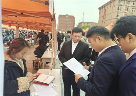 建立合作模式，拓展就業(yè)路徑