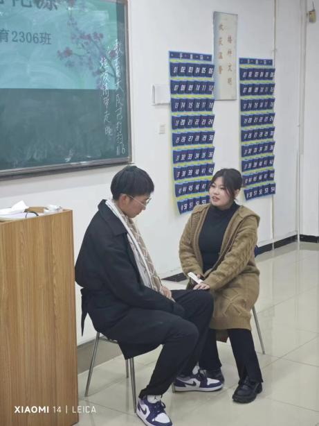 紛繁之世聽雷聲陣陣，桃源深處看暗戀情深