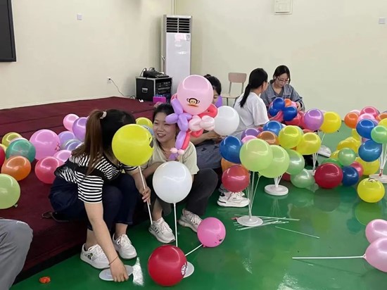 兒童節，“大朋友”們與小朋友們共度六一！！！