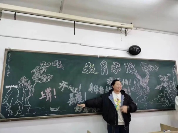 【教育·教學】黑板定格美好，寄語傳遞深情