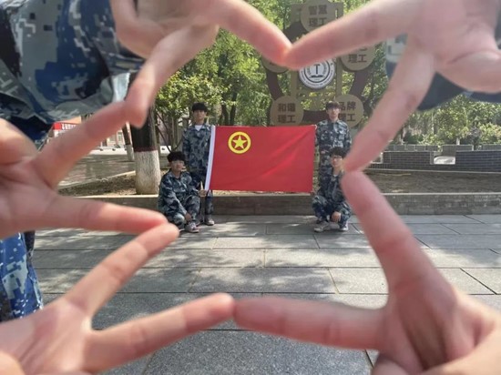 傳五四薪火 賀青年之節