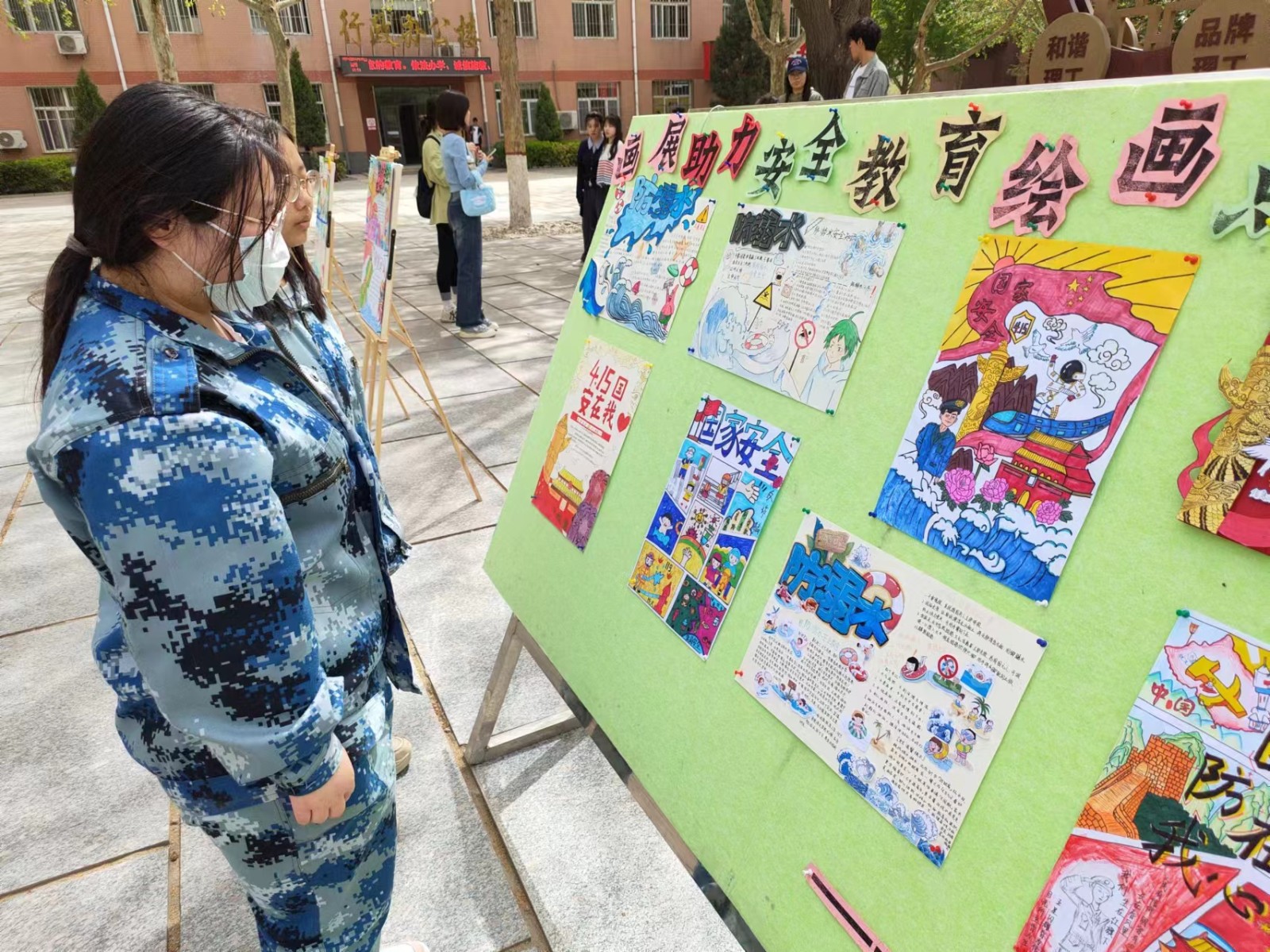 “畫展助力安全教育 繪畫點亮生命之光”國家安全教育主題作品展