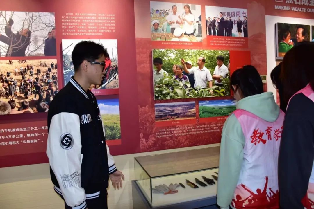 學李保國精神 做四有好老師 育時代新人