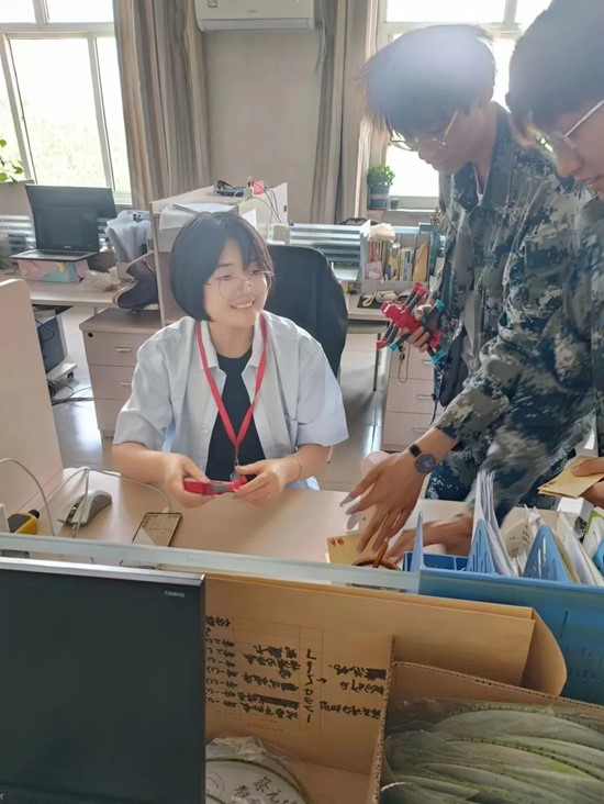 兒童節，“大朋友”們與小朋友們共度六一！！！