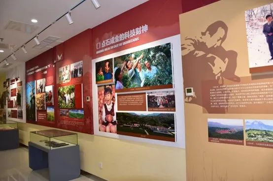 學李保國精神 做四有好老師 育時代新人