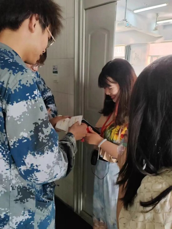 兒童節，“大朋友”們與小朋友們共度六一！！！