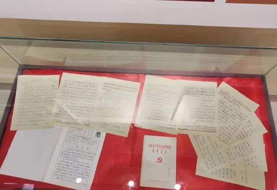 學李保國精神 做四有好老師 育時代新人