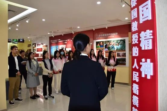 學李保國精神 做四有好老師 育時代新人