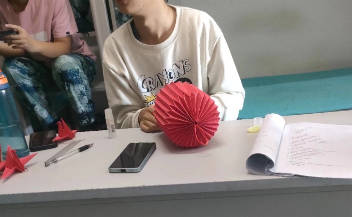 弘揚傳統文化 傳承愛國情懷——教育學院開展創意燈籠制作活動