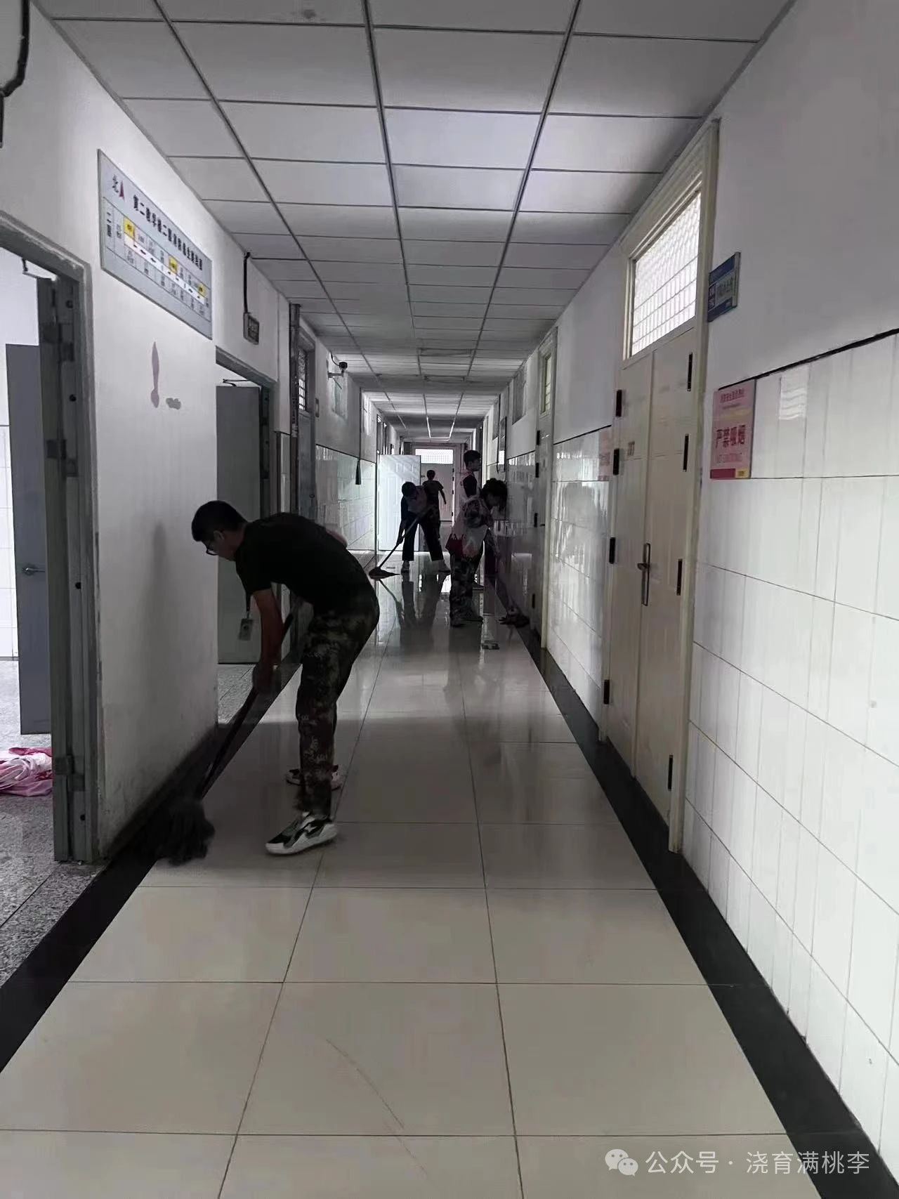 勞動踐于行，美德鑄于心