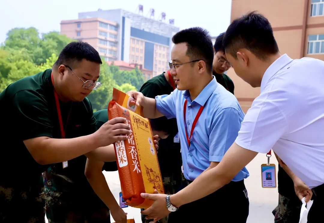 家校共協同,攜手促成長/保定理工學院暑期大家訪系列（一）