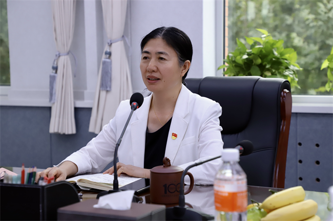 保定理工学院举行“弘扬教育家�_����暨中�U�国庆双节”��谈会(x��)