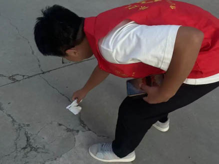 “彎腰拾起責(zé)任，行動扮靚校園”｜信息科學(xué)與工程學(xué)院開展“倡行彎腰行動”主題活動（一）