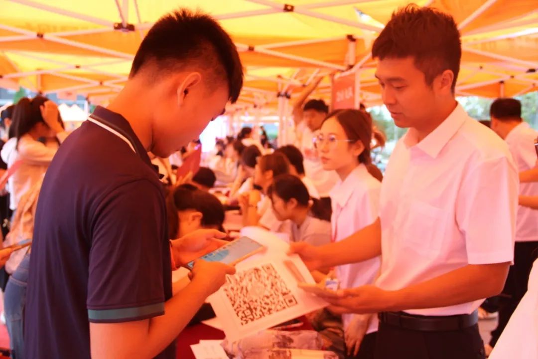 會計學院“攜手同行，實時暖心”