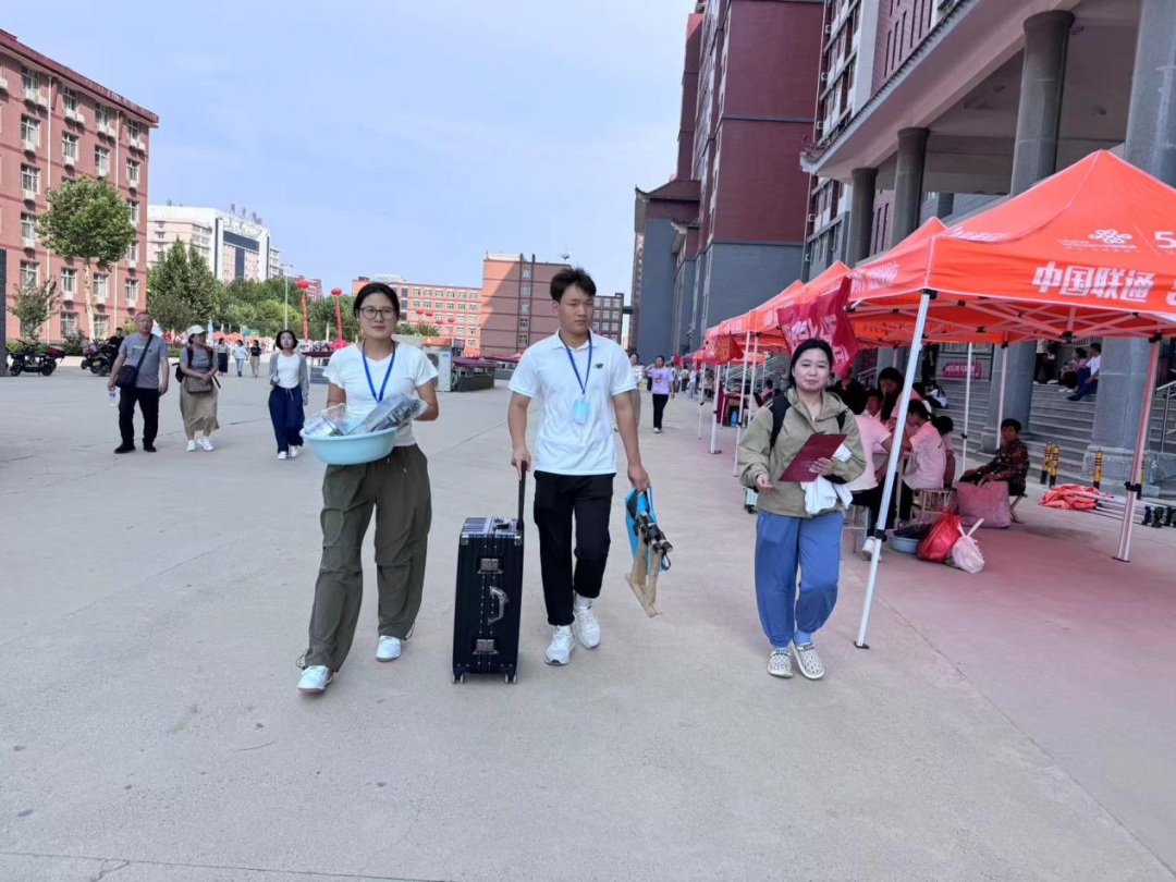 信工學院“同伴成長，暖心啟航”