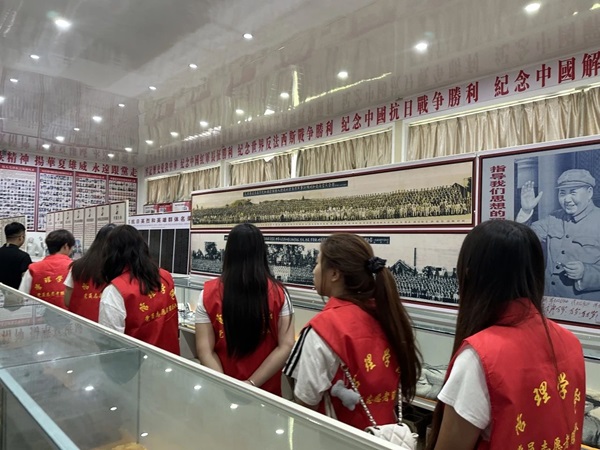 管理學院學子參觀中國共產黨員日記博物館