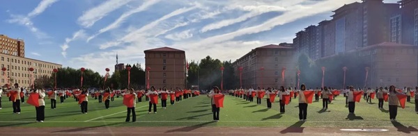 運動會開幕式|保定理工學(xué)院|管理學(xué)院|燃情啟幕運動會，綻放風(fēng)采展雄姿