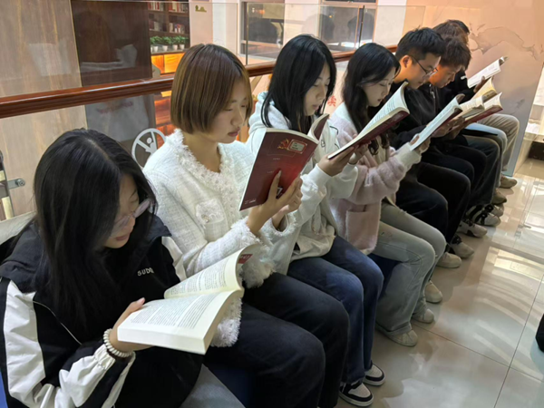 團日活動|保定理工學院|管理學院|追尋紅色記憶，傳承革命精神