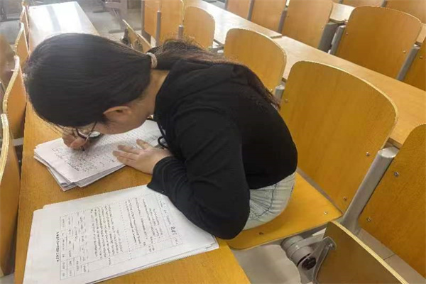 開題明思，夢想啟航 ——經濟學院財務管理專業2025屆畢業論文開題答辯順利舉行