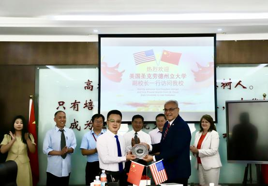 美國(guó)圣克勞德州立大學(xué)副校長(zhǎng)一行蒞臨我校參觀交流