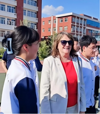 美國(guó)圣克勞德州立大學(xué)副校長(zhǎng)一行蒞臨我校參觀交流