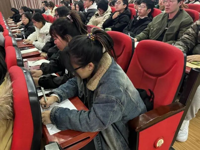 “一站式”學(xué)生服務(wù)｜解碼青春 助力成長(zhǎng)｜保定理工學(xué)院開展全校心理委員培訓(xùn)工作