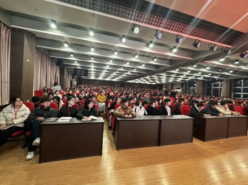 “一站式”學(xué)生服務(wù)｜解碼青春 助力成長(zhǎng)｜保定理工學(xué)院開展全校心理委員培訓(xùn)工作