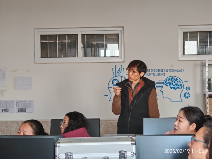 【匠心錘煉，教學精進】 磨課技，提師能—信息科學與工程學院教師練課精進系列活動（一）順利開展