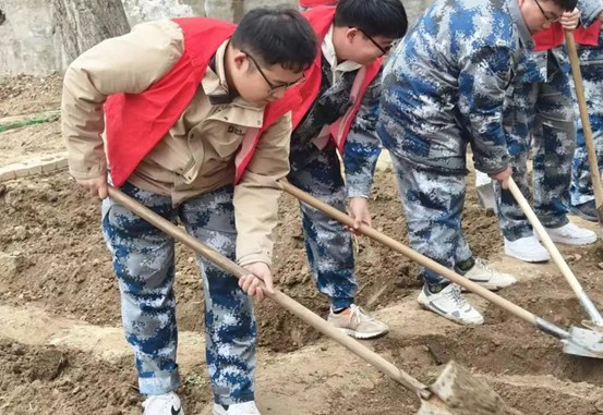 在勞動中成長，在教育中收獲