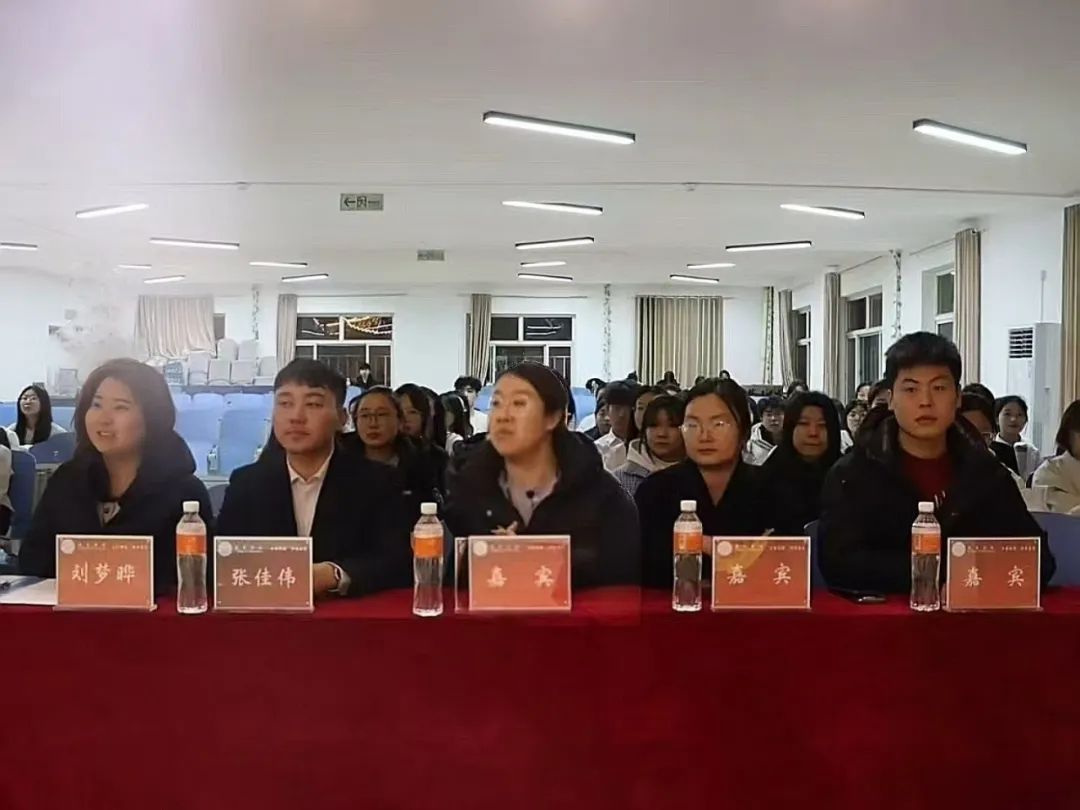 弘揚雷鋒精神，爭做時代新人