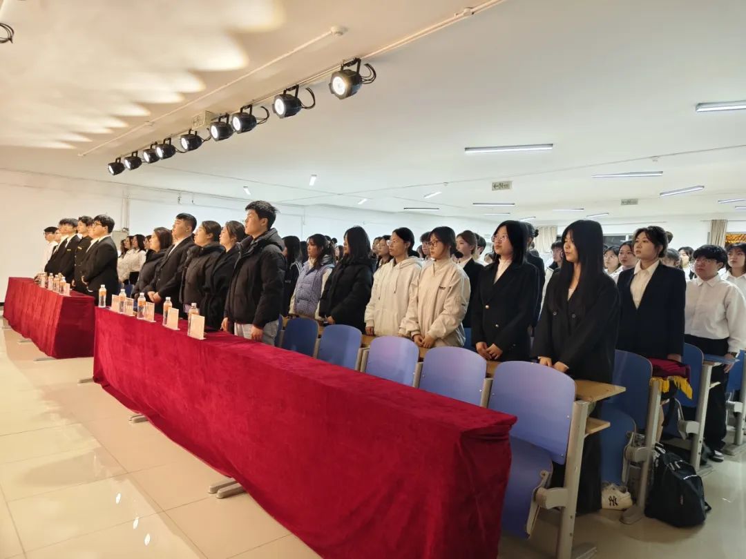 弘揚雷鋒精神，爭做時代新人