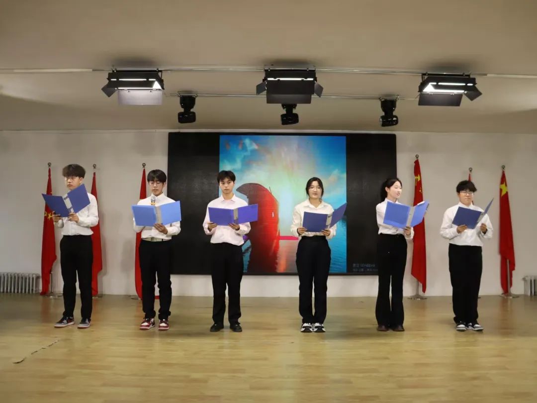 弘揚雷鋒精神，爭做時代新人