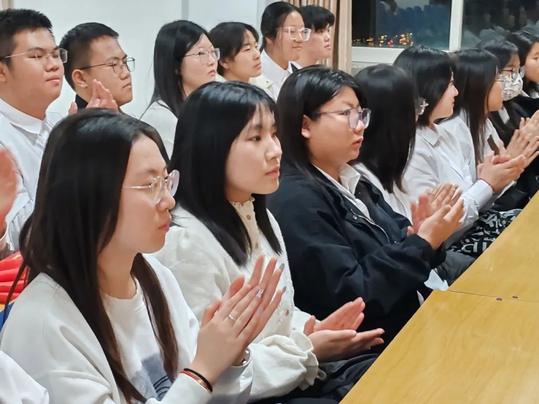 弘揚雷鋒精神，爭做時代新人