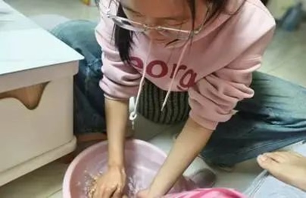 孝老愛親(六)|保定理工學院|管理學院|孝老之行踐于微，愛親之情暖人心