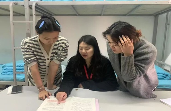 學風建設|保定理工學院|管理學院|學風建設正當時，小組學習展新姿