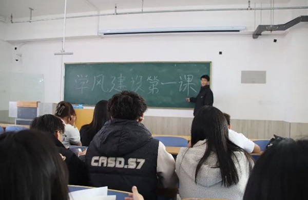 學風建設|保定理工學院|管理學院|學風建設正當時，小組學習展新姿