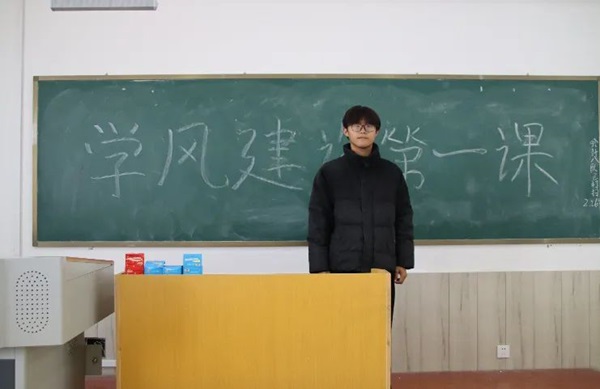 學風建設|保定理工學院|管理學院|學風建設正當時，小組學習展新姿