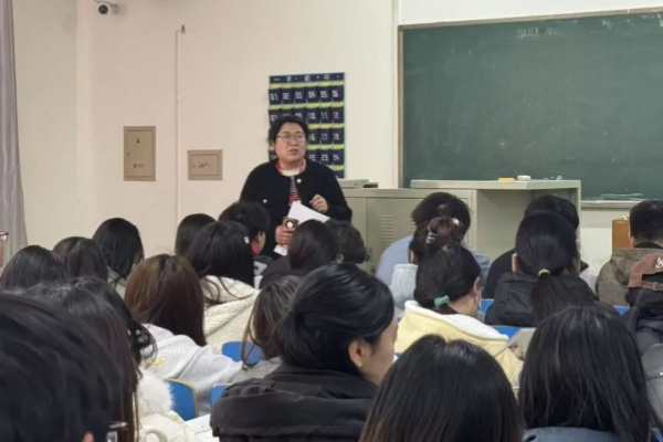 培根鑄魂擔使命，啟智潤心育新人?———“書記進課堂”共促教學質量提升